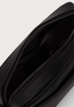 CALVIN KLEIN ЧАНТА LV04D1284G